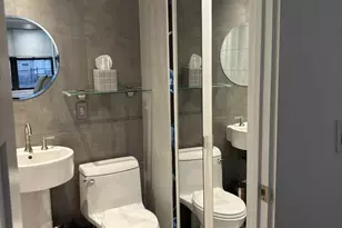 305 E 40th St, New York, NY 10017 - Photo 16