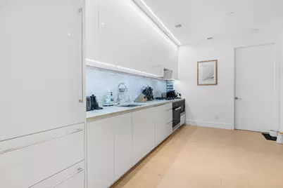 15 W 61st Street #5D, New York, NY 10023 - Photo 2