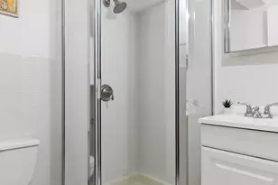 536 W 43rd St, New York, NY 10036 - Photo 6