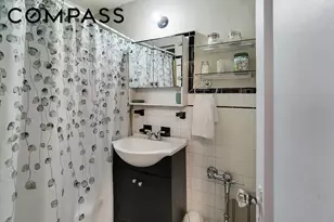 240 E 24th St, New York City, NY 10010 - Photo 4