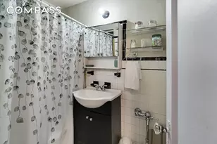 240 E 24th St, New York City, NY 10010 - Photo 4