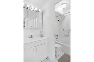 310 W 56th St, New York City, NY 10019 - Photo 8