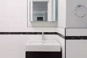 321 E 54th St, New York City, NY 10022 - Photo 4