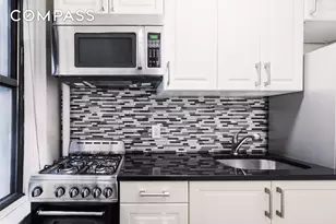 321 E 54th St, New York City, NY 10022 - Photo 1