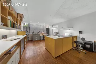 219 E 49th St, New York City, NY 10017 - Photo 10