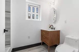 26-15 4th St, New York City, NY 11102 - Photo 4