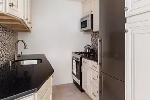 201 E 21st St, New York, NY 10010 - Photo 4