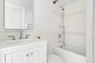 366 W 11th St, New York City, NY 10014 - Photo 10