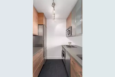 300 E 85th Street #404, New York City, NY 10028 - Photo 6