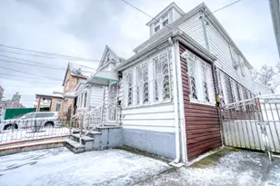 63-10 Saunders St, New York City, NY 11374 - Photo 8