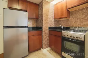 304 W 92nd St, New York, NY 10025 - Photo 2