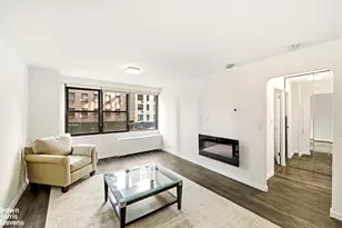 305 E 40th St, New York City, NY 10017 - Photo 4
