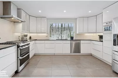 383 W 254th Street, New York City, NY 10471 - Photo 28