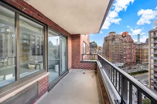 211 W 71st St, New York City, NY 10023 - Photo 2