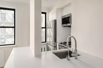 60 E 9th Street #519, New York, NY 10003 - Photo 4