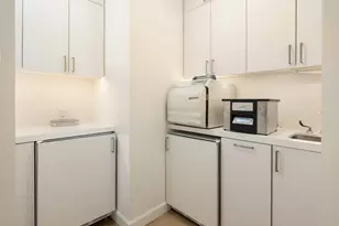 1075 Park Ave, New York City, NY 10128 - Photo 8