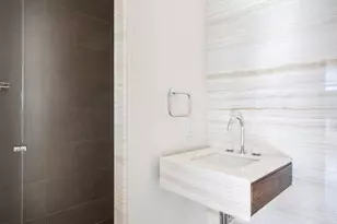 250 E 54th St, New York City, NY 10022 - Photo 10
