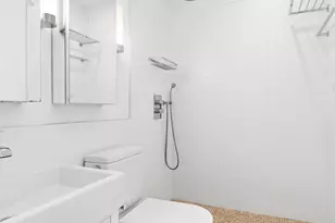 236 E 47th St, New York City, NY 10017 - Photo 12