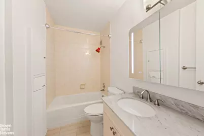 300 E 40th Street #12P, New York, NY 10016 - Photo 6