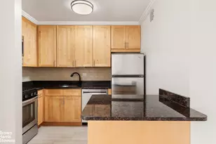 300 E 40th St, New York, NY 10016 - Photo 2