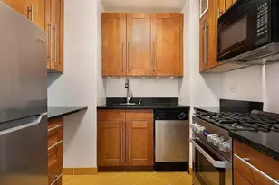 305 E 24th St, New York, NY 10010 - Photo 4