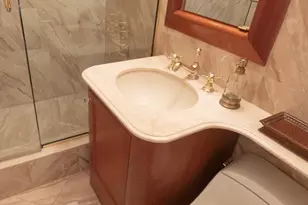 225 E 57th St, New York City, NY 10022 - Photo 16