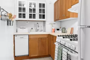 400 E 17th St, New York City, NY 11226 - Photo 4