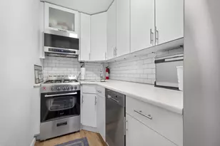 54-40 Little Neck Pkwy, Little Neck, NY 11362 - Photo 14