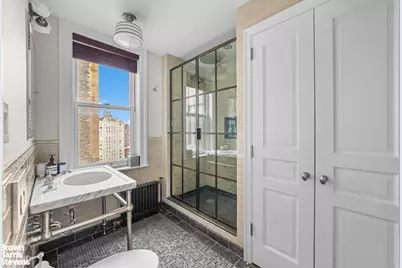 32 Washington Square W #14E, New York City, NY 10011 - Photo 22