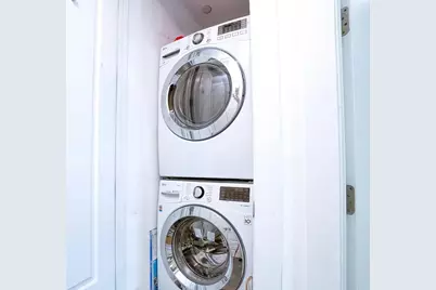 11-12 44th 44th Drive #3E, New York City, NY 11101 - Photo 8