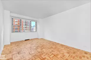 300 E 40th St, New York City, NY 10016 - Photo 4