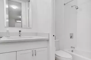 300 E 40th St, New York City, NY 10016 - Photo 6