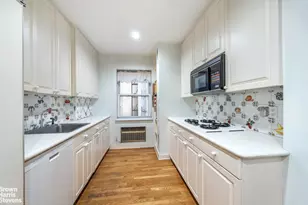 1075 Park Ave, New York City, NY 10128 - Photo 8