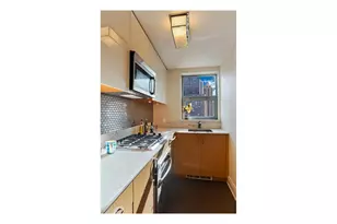 211 E 51st St, New York City, NY 10022 - Photo 6