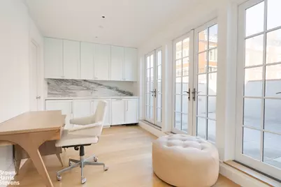 318 W 20th Street, New York, NY 10011 - Photo 14