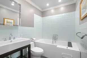 530 E 76th St, New York City, NY 10021 - Photo 8