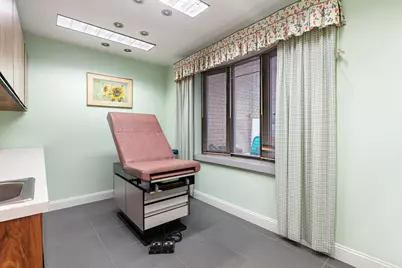 210 E 47th Street #1BP, New York, NY 10017 - Photo 2