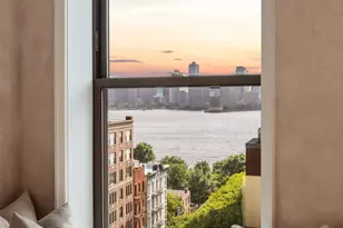 275 W 10th St, New York, NY 10014 - Photo 20