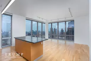 310 W 52nd St, New York City, NY 10019 - Photo 2