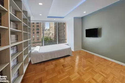 870 United Nations Plaza #8C, New York City, NY 10017 - Photo 8