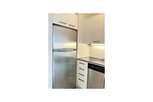 300 E 93rd St, New York City, NY 10128 - Photo 2