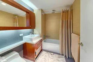 305 W 16th St, New York City, NY 10011 - Photo 4
