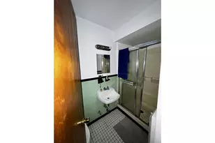 31-23 47th St, New York City, NY 11103 - Photo 4