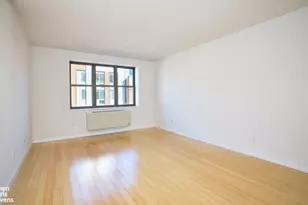516 W 47th St, New York City, NY 10036 - Photo 2