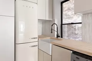 228 W 16th St, New York City, NY 10011 - Photo 4