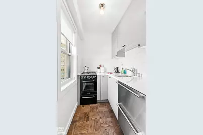 333 E 75th Street #10H, New York, NY 10021 - Photo 4