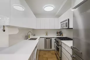 345 W 58th St, New York City, NY 10019 - Photo 4