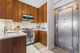 470 W 24th St, New York City, NY 10011 - Photo 4
