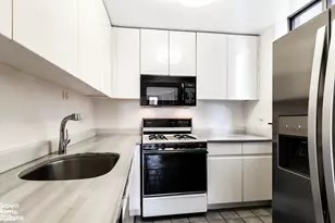 236 E 47th St, New York City, NY 10017 - Photo 8