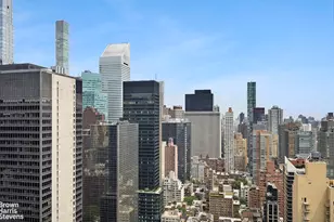 236 E 47th St, New York City, NY 10017 - Photo 2